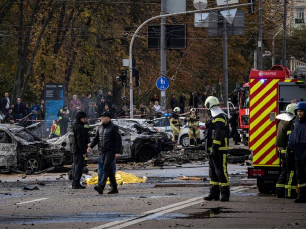 Bombardeo masivo ruso a Ucrania deja al menos 10 muertos y 60 heridos
