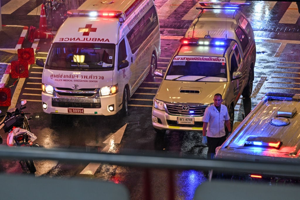 Los servicios de emergencia llegan a la zona de un accidente en una empresa en Tailandia. Archivo.