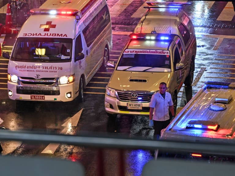 Los servicios de emergencia llegan a la zona de un accidente en una empresa en Tailandia. Archivo.
