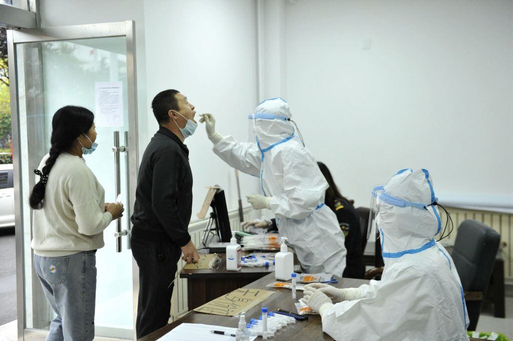 China sigue realizando test del Covid-19
