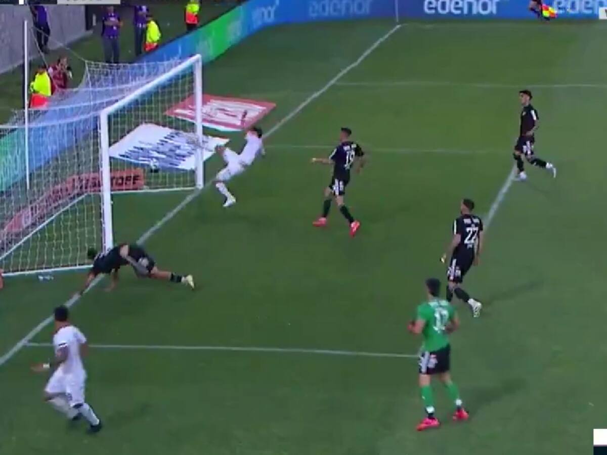 Fracasó en Colo Colo y ahora volvió a marcar después de dos años: le “robó” este gol a un compañero