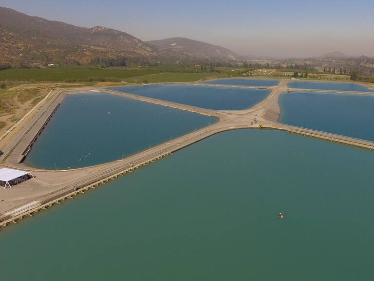 03 DE NOVIEMBRE DE 2020/SANTIAGO
Inauguración de los mega estanques de Pirque, iniciativa que representó una inversión de US$100 millones y que permitirá almacenar 1.500.000 de m3 de agua para el sistema de agua potable del Gran Santiago, Planta mega estanques de Aguas Andinas. Camino El Toyo, comuna de Pirque, Santiago.
FOTO: AILEN DÍAZ/AGENCIAUNO
