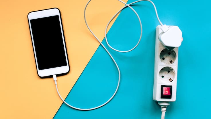 ¿No cargarlo por la noche? ¿Mantenerlo entre 20% y 80%?: las claves para alargar la vida de la batería de tu celular, según experto