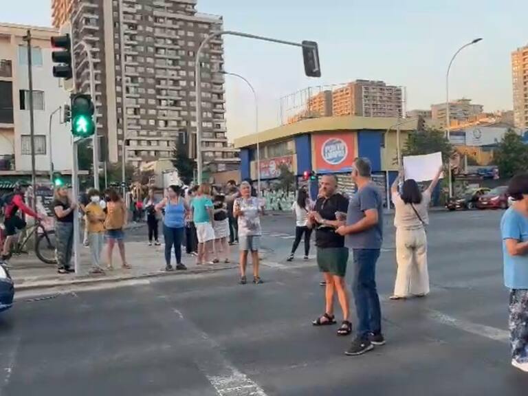 Asaltan botillería en la misma esquina en que vecinos protestaban contra la delincuencia