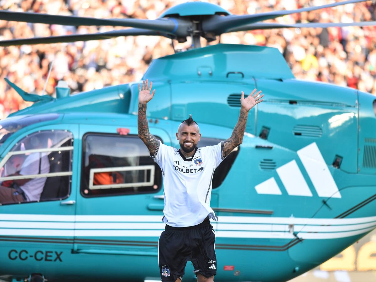 A estadio casi lleno: Arturo Vidal llegó en helicóptero al Monumental para ser presentado como refuerzo de Colo Colo