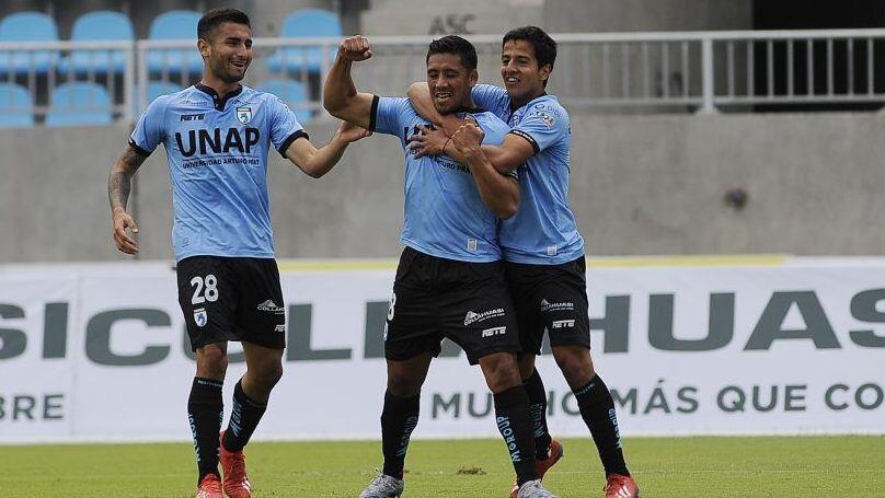 20 de Octubre de 2020 / IQUIQUE César Huanca (I), Hans Salinas y Felipe Saavedra (D) celebran un gol durante el partido válido por la Decimosexta fecha del Campeonato Nacional AFP Plan Vital 2020, entre Deportes Iquique vs La Serena disputado en el Estadio Tierra de Campeones.
FOTO: CRISTIAN VIVERO BOORNES/AGENCIAUNO