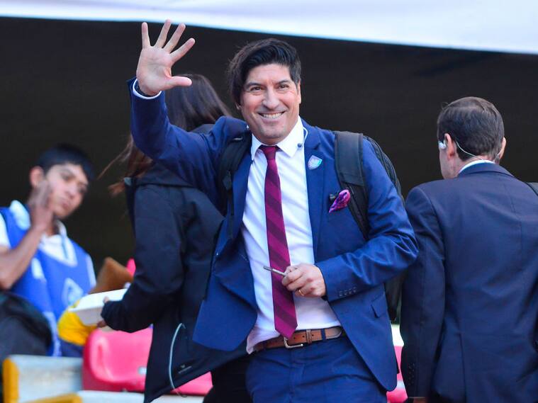 QUERETARO, MEXICO - OCTOBER 16: Chilean football legend Ivan Zamorano gestures during the international friendly match between Mexico and Chile at La Corregidora Stadium on October 16, 2018 in Queretaro, Mexico. (Photo by Jaime Lopez/Jam Media/Getty Images)