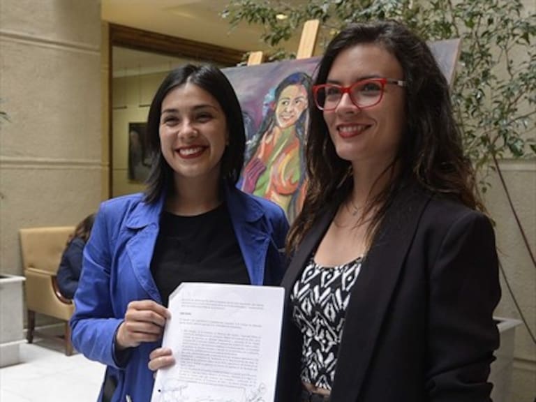 Camila Vallejo y Karol Cariola explican los mitos en torno al discurso de Karl Marx