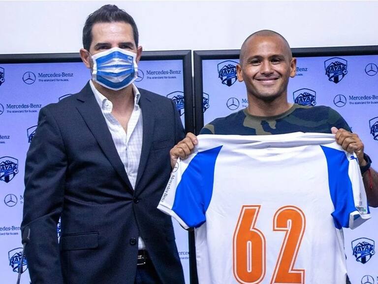 Humberto Suazo fue presentado en Raya2 de México: «No me imagino otra cosa que ser un aporte en el equipo»