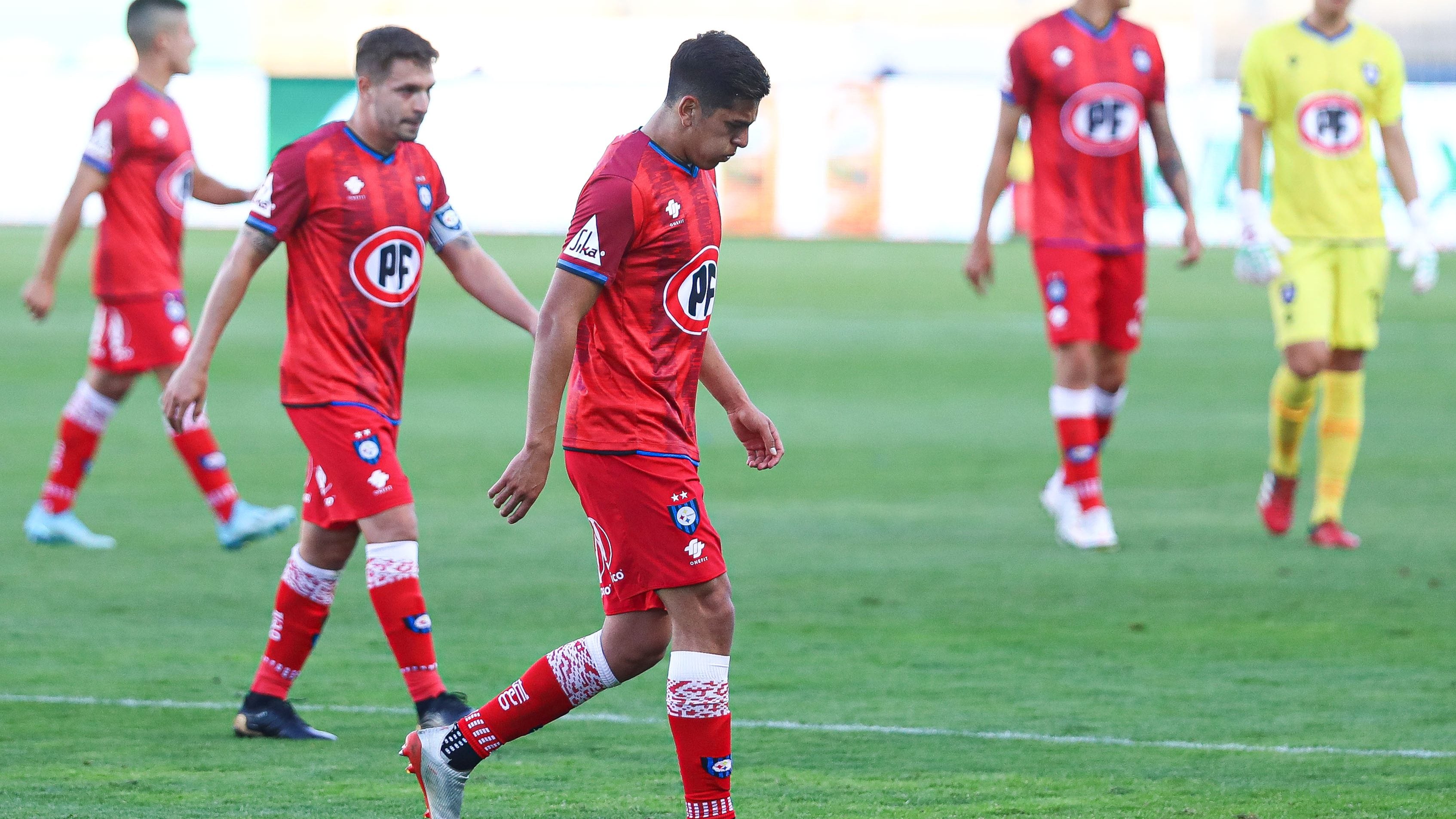 3 DE MARZO DE 2021/RANCAGUAJugadores de Huachipato se retiran de la cancha al terminar el primer tiempo, durante el partido valido por la segunda fecha del Campeonato Nacional AFP PlanVital 2021 entre Universidad de Chile y Huachipato, disputado en el Estadio El Teniente.
FOTO: SEBASTIAN ORIA/AGENCIAUNO