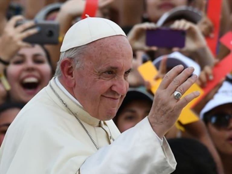 Papa Francisco: «No hay una sola prueba contra el obispo Barros, todo es calumnia»