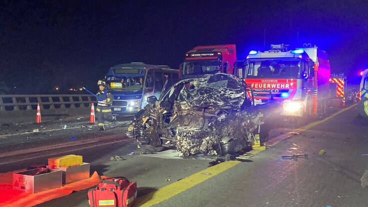 Fatal accidente de tránsito deja 4 fallecidos tras choque entre bus y vehículo menor en Puente Llacolén