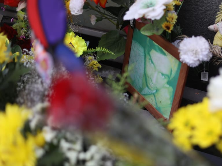 27 de Marzo del 2022/SANTIAGOUna foto desteñida de Daniel, durante la conmemoración de los 10 años del fallecimiento de Daniel Zamudio en el Cementerio General, tras sufrir un ataque homofóbico.
FOTO: SEBASTIAN BELTRAN GAETE/AGENCIAUNO
