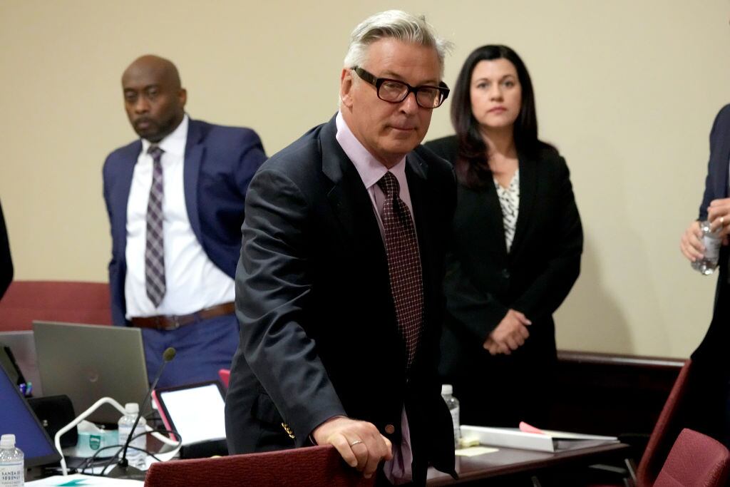 Estados Unidos: anulan juicio por homicidio contra Alec Baldwin por “enterrar” evidencias claves