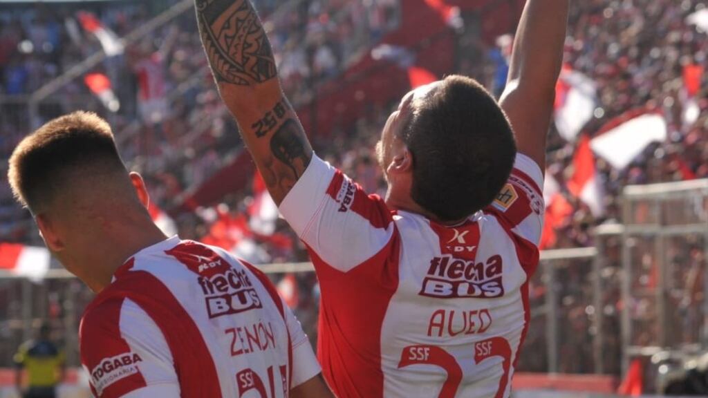Luciano Aued anota en el clásico de Santa Fe su primer gol en el fútbol argentino tras salir de la UC