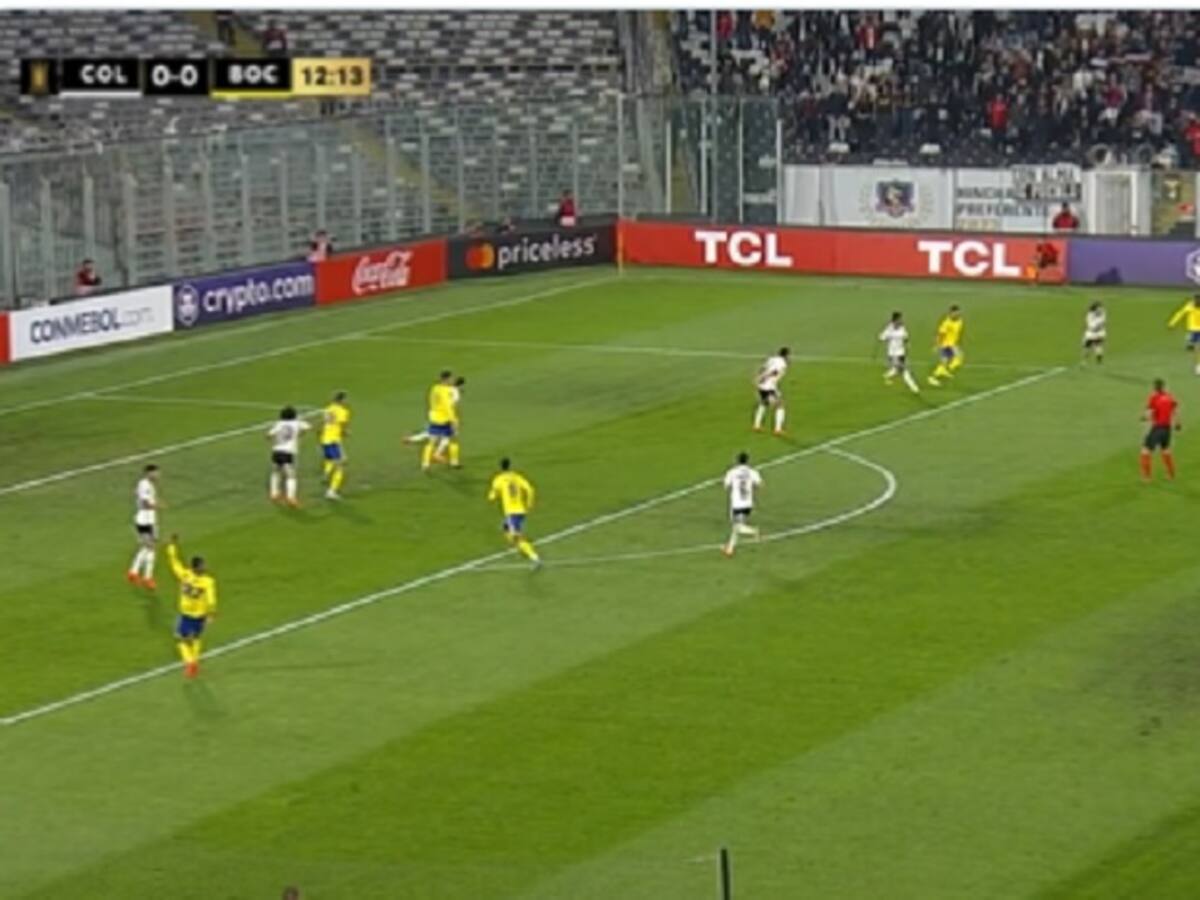 ¿Culpa de la cancha? Así fuel el gol con que Boca abrió la cuenta ante Colo Colo en el Monumental