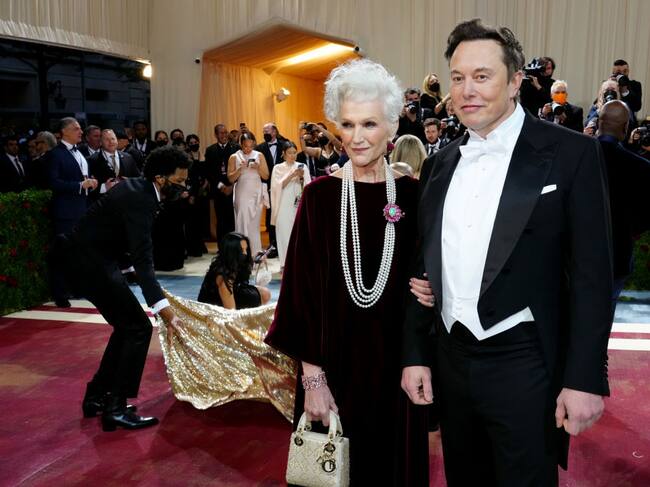 Maye Musk y Elon Musk – Getty Images