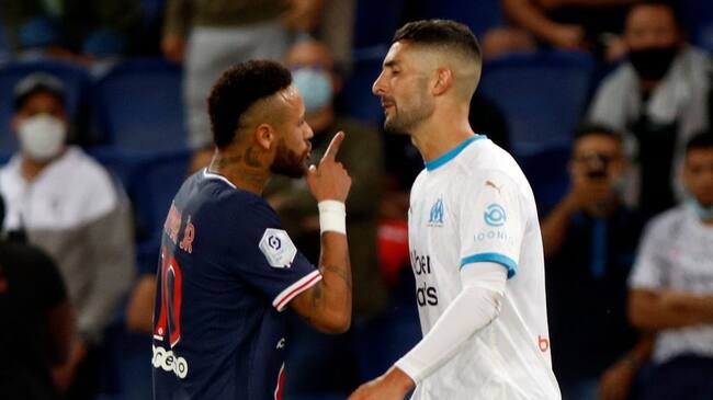 Paris Saint-Germain's Brazilian forward Neymar and Marseille's Alvaro Gonzales during the French L1 football match between Paris Saint-Germain (PSG) and Marseille (OM) at the Parc de Princes stadium in Paris on September 13, 2020. (Photo by Mehdi Taamallah/NurPhoto via Getty Images)