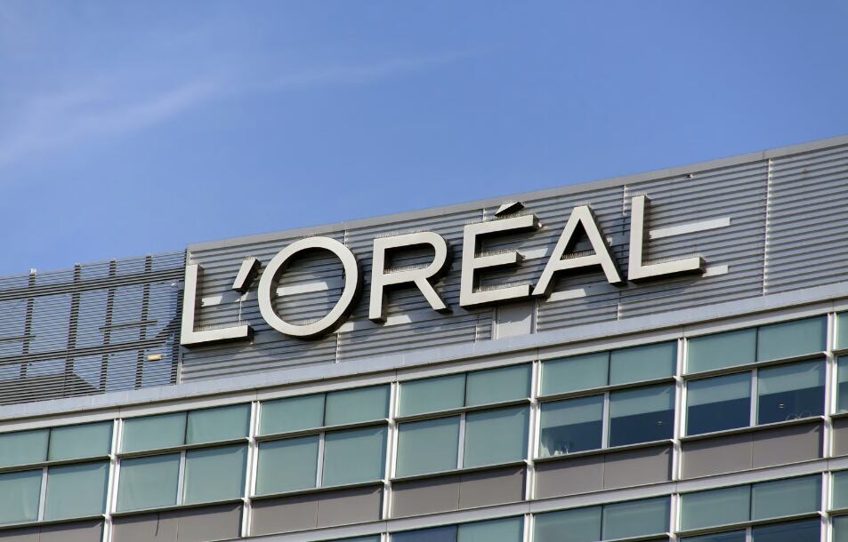 Tras denuncia por caída de cabello: L’Oreal asegura que champú Elvive “es un producto 100% seguro”