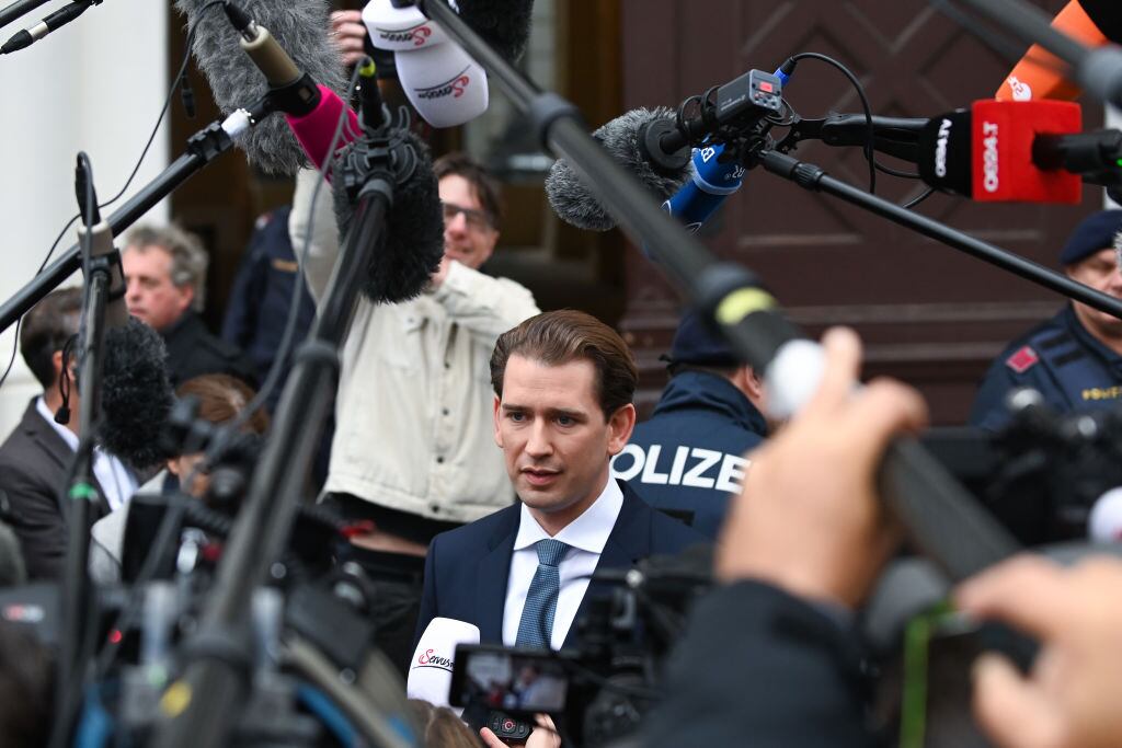 Sebastian Kurz conversa con los medios de comunicación en Viena
