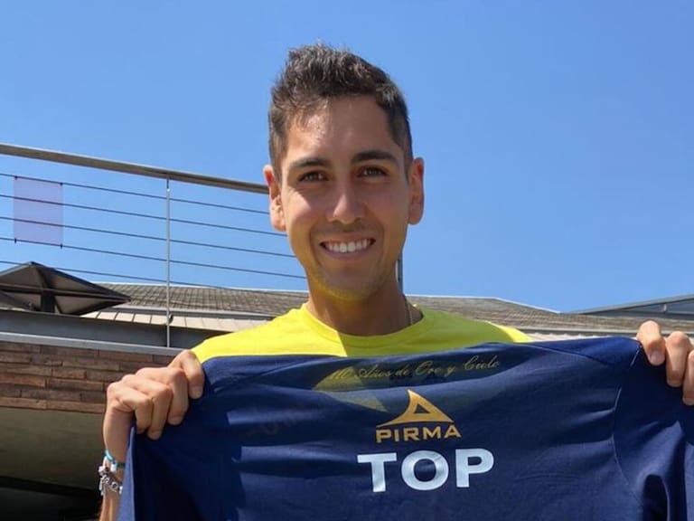 Alejandro Tabilo recibió una camiseta de Everton de Viña del Mar