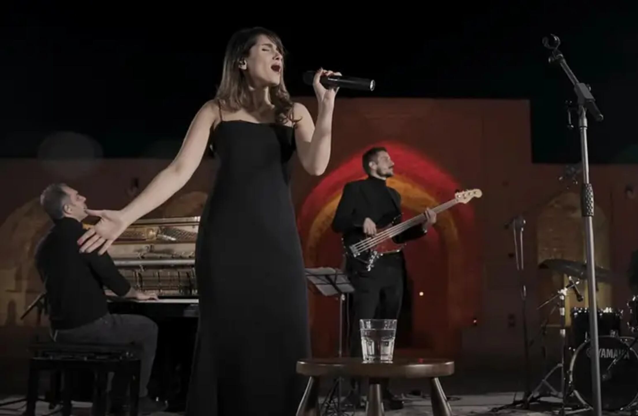 Captura Youtube @ParastooAhmadii