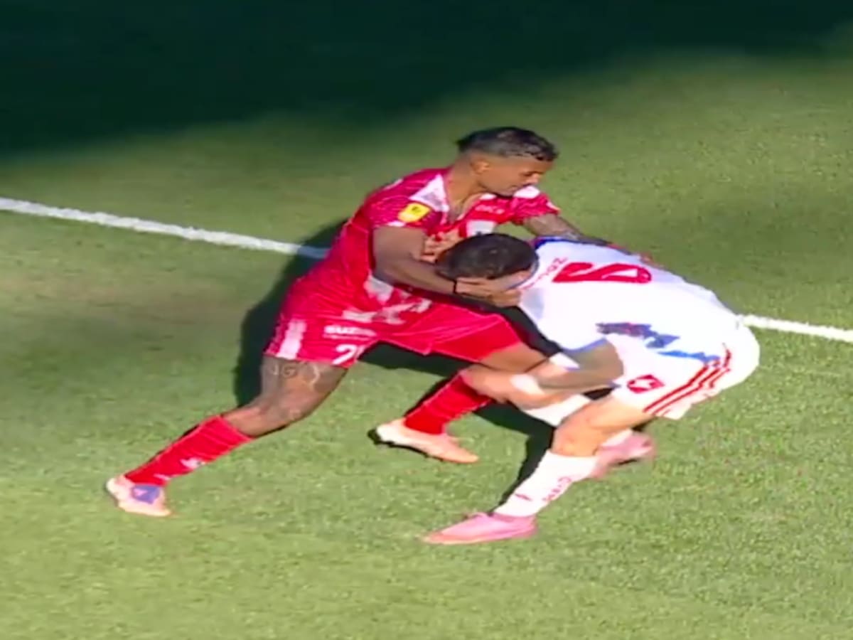 El polémico diálogo del VAR en el penal anulado a la U que enfurecerá a los hinchas: “¿Por qué cobró penal?”