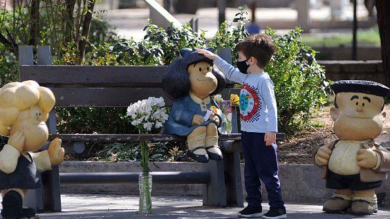 Estatua de Mafalda en Mendoza.