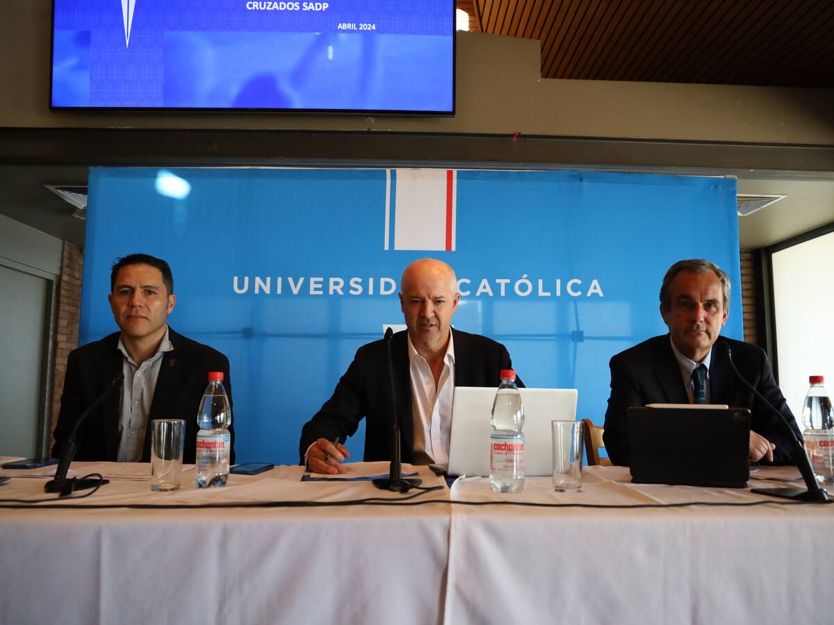 Juan Tagle evalúa “mix de recintos” para localía de la UC en el segundo semestre: “Algún partido podría ser fuera de Santiago”