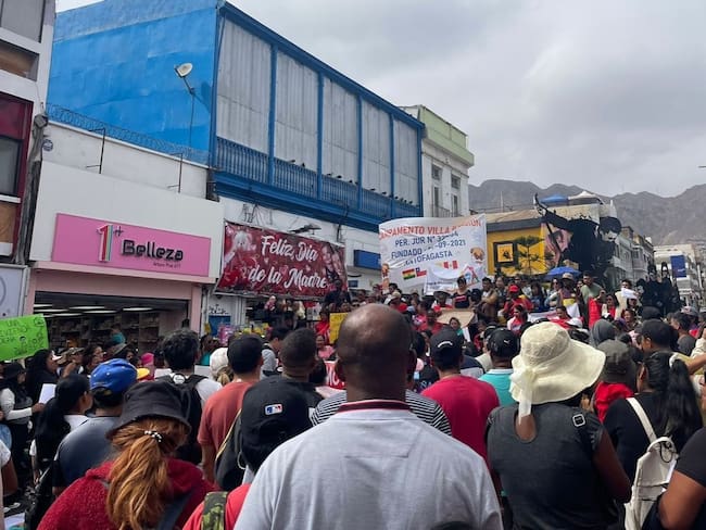 Pobladores de campamentos en Antofagasta realizan protesta en contra de los desalojos