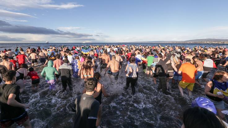 Más de 6 mil personas desafiarán el frío: Punta Arenas realiza el tradicional “Chapuzón del Estrecho” este sábado