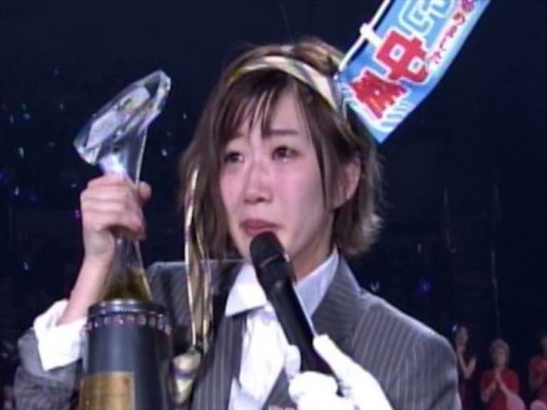 Las lágrimas de la nueva monarca del ca-chi-pún en Japón