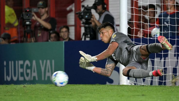 La sensacional doble atajada de Brayan Cortés que salvó a Argentinos Juniors: la catalogan como “la mejor del año”