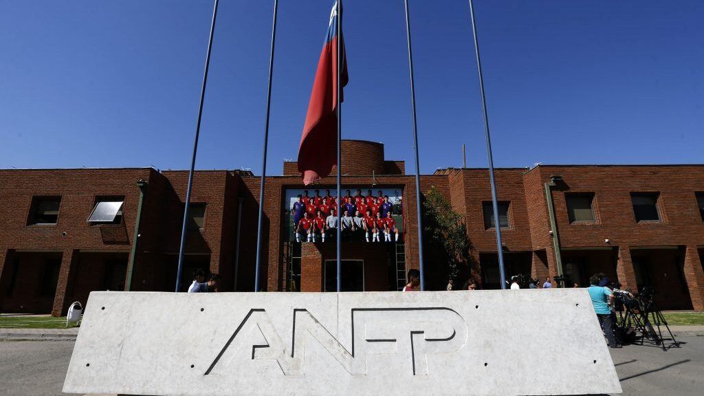 26 de Noviembre de 2019/SANTIAGO Imagenes de la sede de la ANFP, sin sus banderas de los respectivos clubes de Chile.
FOTO: CRISTOBAL ESCOBAR/AGENCIAUNO