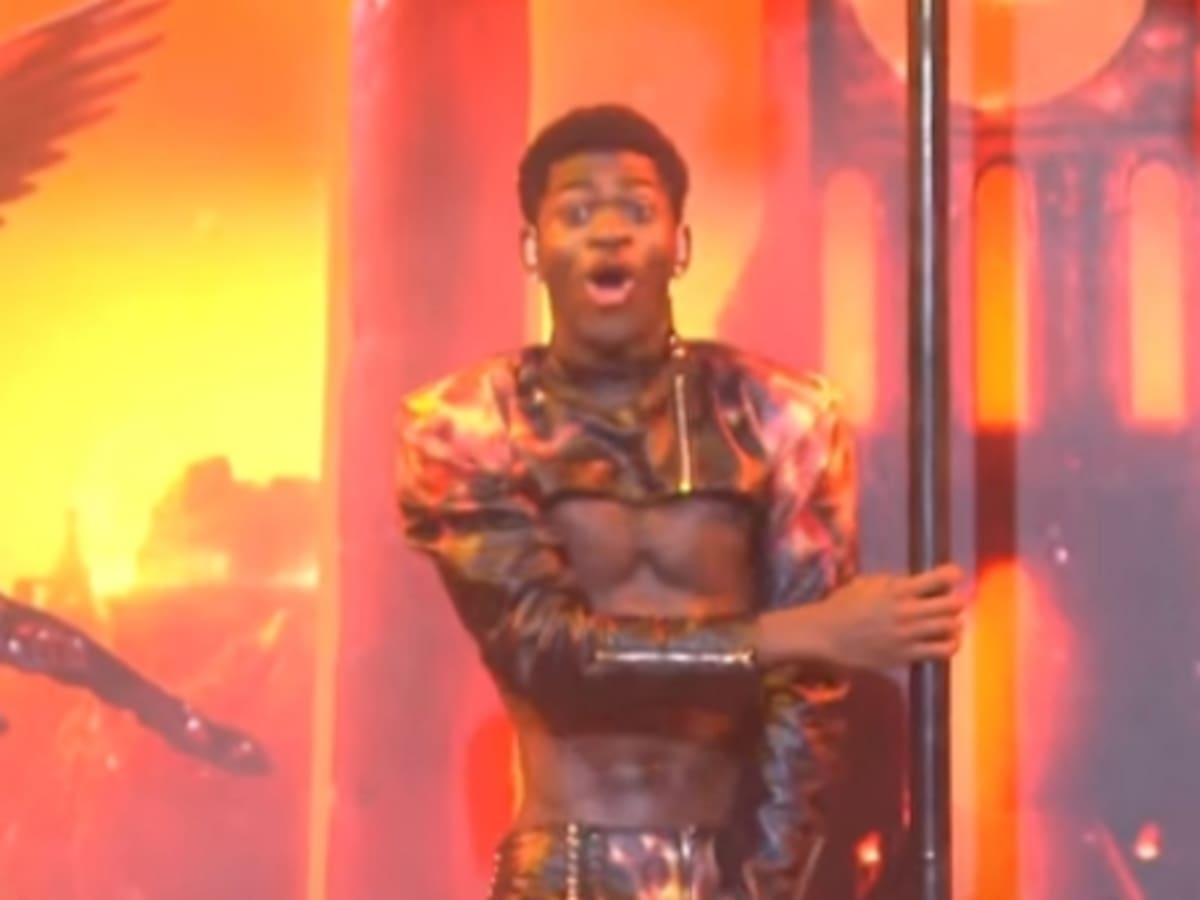 Lil Nas X se hizo viral en redes sociales tras sufrir vergonzoso error de vestuario en Saturday Night Live