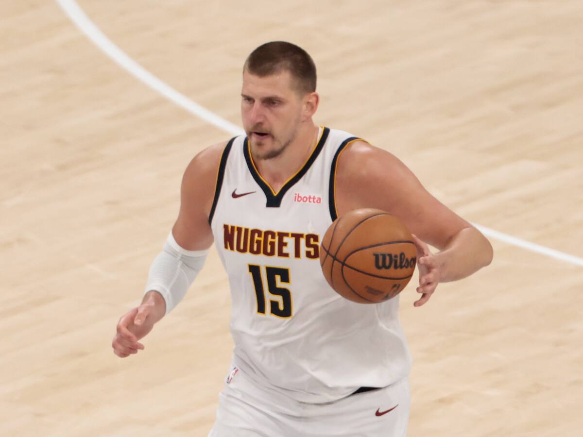 Nikola Jokić sorprende en redes sociales al ganarle una particular carrera a un tren de alta velocidad