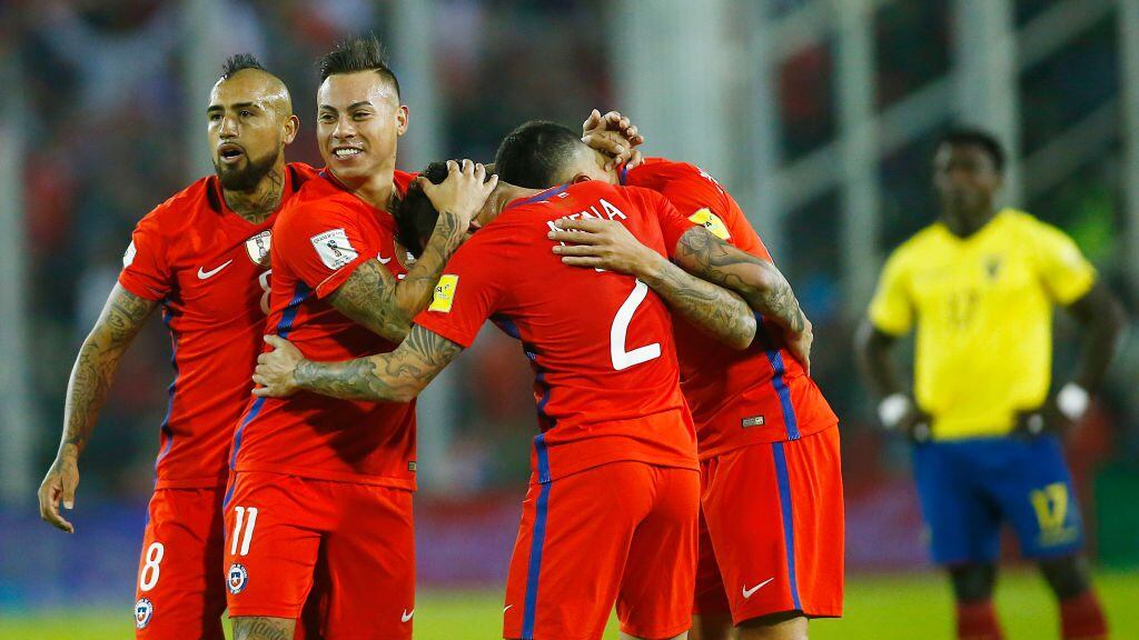 SANTIAGO, CHILE - OCTOBER 5:  Eduardo Vargas of Chile celebrates with teammates after scoring the first goal of his team during a match between Chile and Ecuador as a part of FIFA 2018 World Cup Qualifier at Monumental Stadium on October 5, 2017, in Santiago, Chile. (Photo by Esteban Garay/Getty Images)
