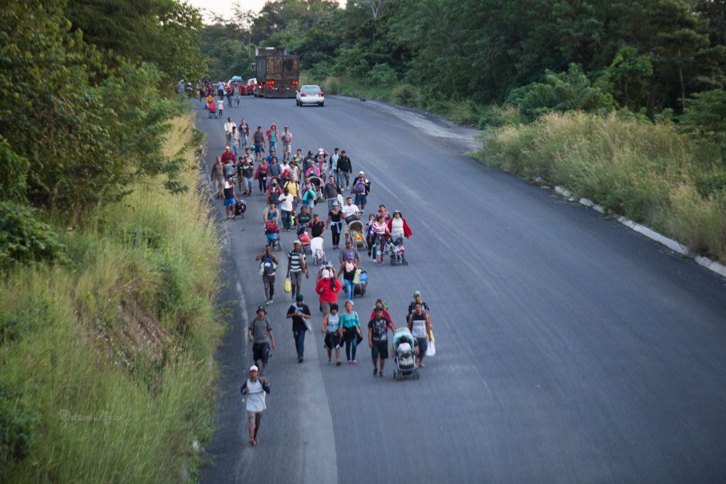 Migrantes avanzan por México para intentar llegar a Estados Unidos