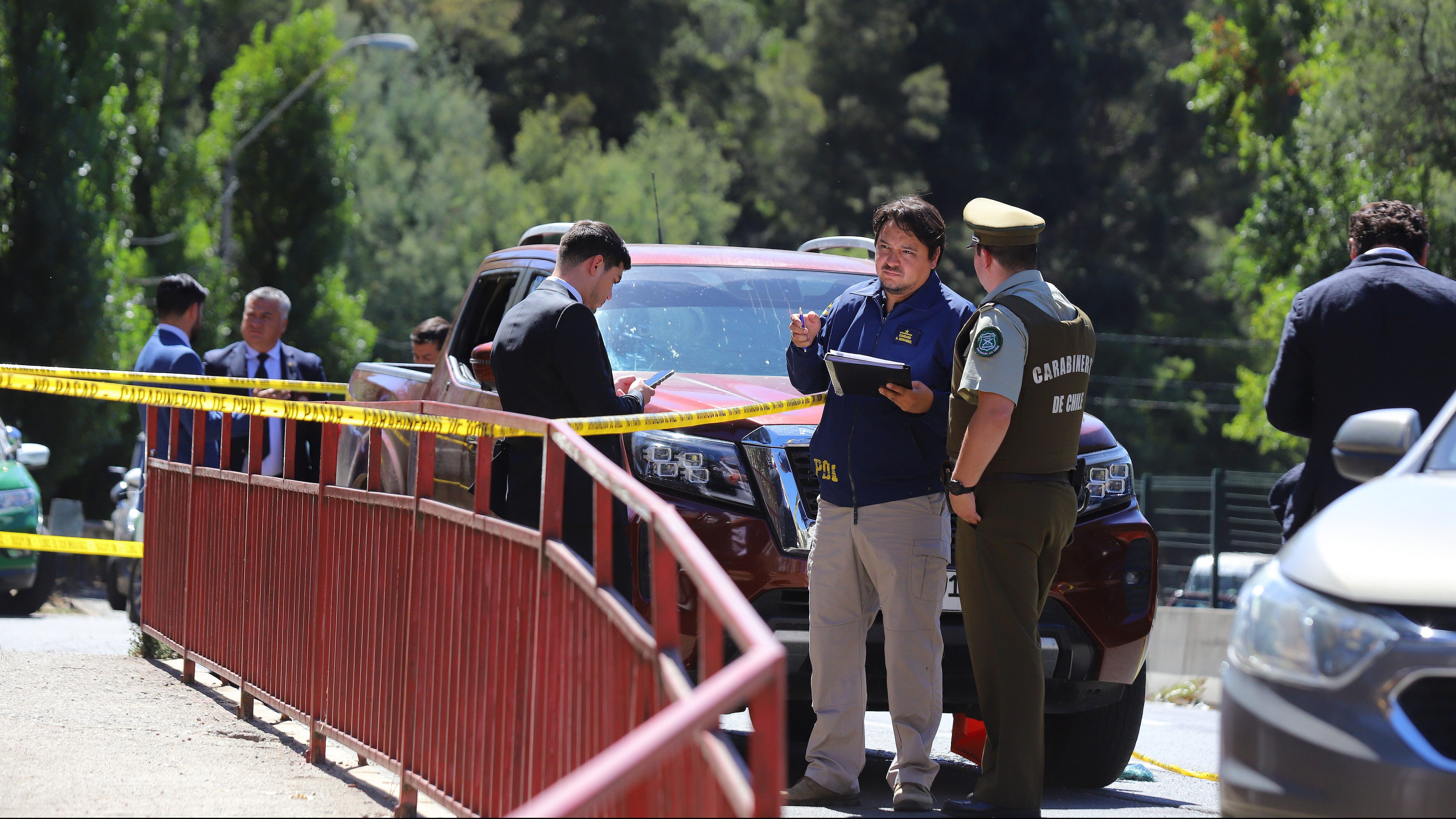 15 DE MARZO DE 2023/VALPARAISOUna persona resulto fallecida luego de recibir gran cantidad de disparos percutados desde otro vehículo, en la Av Santos Ossa a la altura del Colegio Las Acacias.
FOTO: MANUEL LEMA OLGUIN/AGENCIAUNO