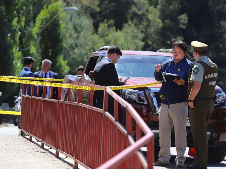 15 DE MARZO DE 2023/VALPARAISOUna persona resulto fallecida luego de recibir gran cantidad de disparos percutados desde otro vehículo, en la Av Santos Ossa a la altura del Colegio Las Acacias.
FOTO: MANUEL LEMA OLGUIN/AGENCIAUNO