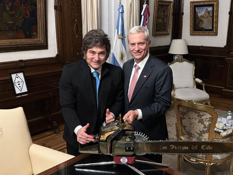 “El mayor giro a la derecha en 35 años”: Así compara la BBC a Kast con Trump, Milei y Bukele