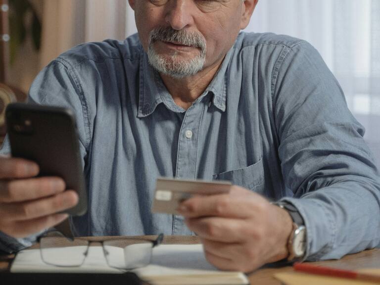 ¿Qué opciones de financiamiento tengo si estoy pensionado?