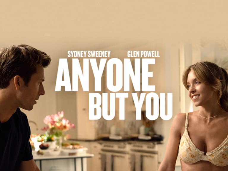 “Con todos menos contigo”: La película protagonizada por Sydney Sweeney llega a Max