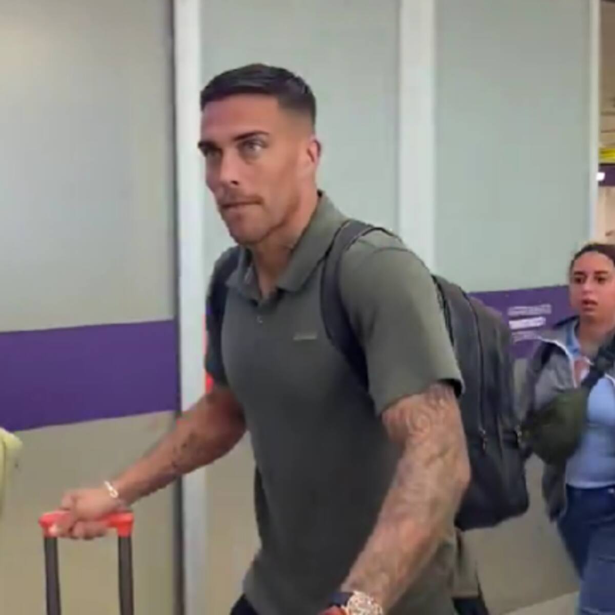 Javier Méndez ya está en Chile para ser nuevo jugador de Colo Colo: “Feliz de estar acá”