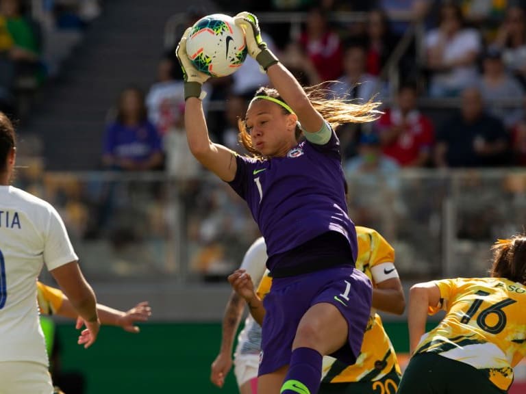 SYDNEY, AUSTRALIA - NOVEMBER 09: Christiane Endler of Chile takes a high ball during the International friendly match between the Australian Matildas and Chile at Bankwest Stadium on November 9, 2019 in Sydney, Australia. (Photo by Steve Christo - Corbis/Corbis via Getty Images)