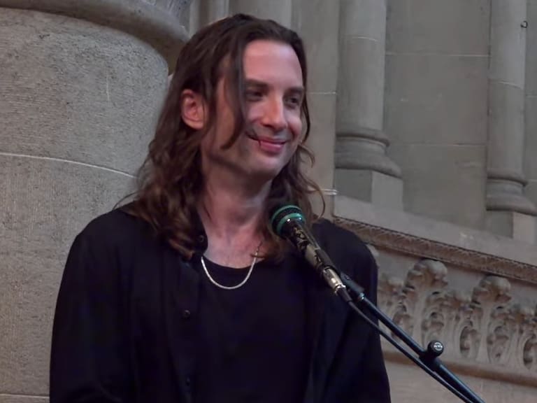 Hijo de Héctor Noguera lanzó llamativa broma en medio del funeral del actor: aludió a las exparejas de sus hermanas