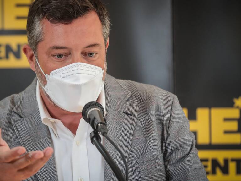 Sebastián Sichel reaccionó con molestia a entrevista a Saúl Iglesias