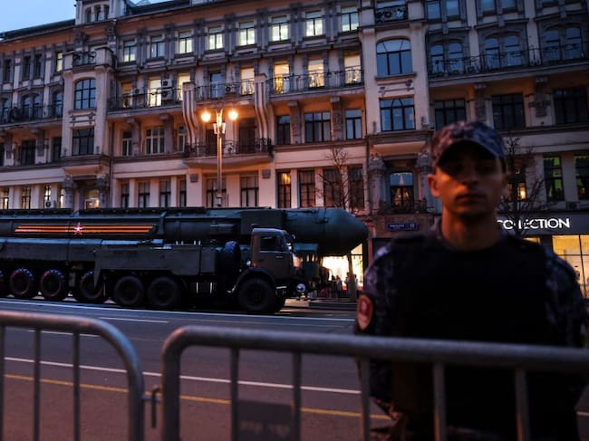 El ejército de Rusia transporta un misil balístico intercontinental en la previa de un desfile militar en Moscú. Imagen de archivo.