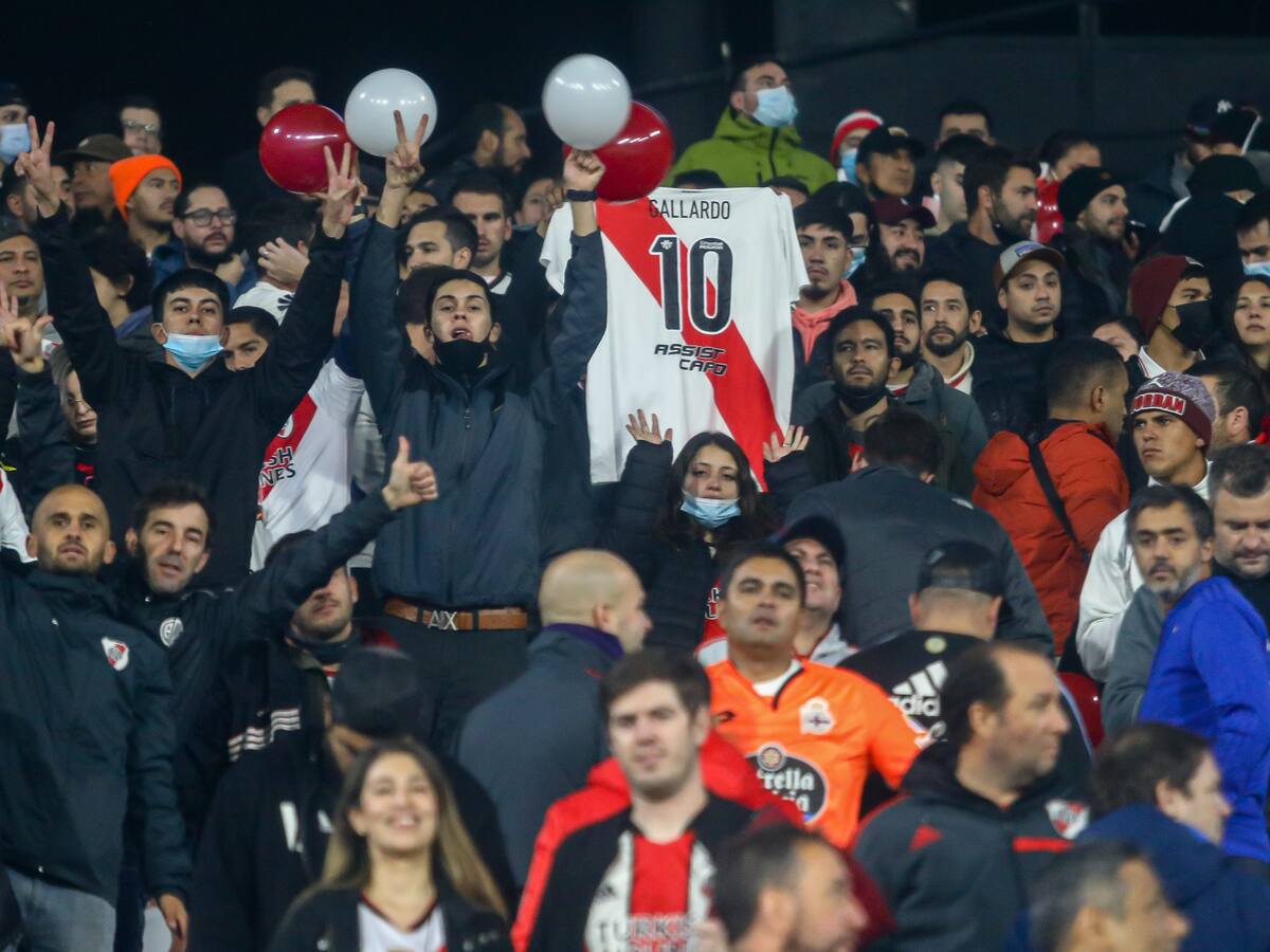 Atentos “millonarios”: Colo Colo realiza gestiones para recibir hinchas de River en choque por Copa Libertadores