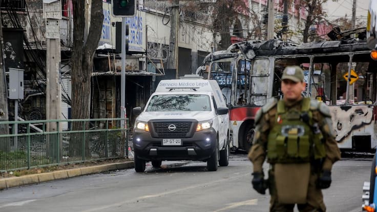 Fatal choque e incendio en barrio Franklin: elevan a siete los fallecidos tras colisión con bus RED
